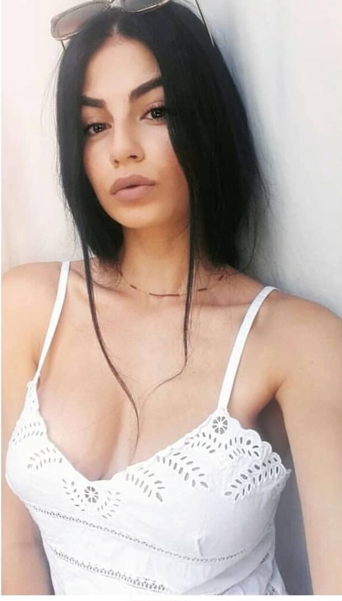 Instagram fenomeni kuşadası escort Bengü iletişim kuruyor